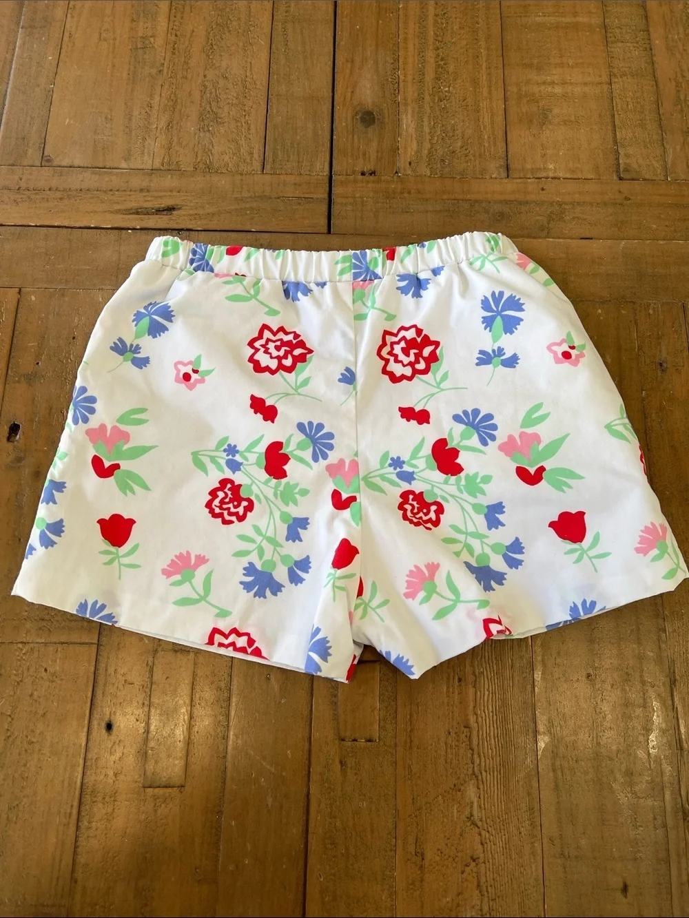 The Beaufort bonnet company white floral eyelet pocket shorts girls 6